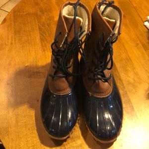 Women’s SPORTO DAKOTA DUCK BOOTS. Size 7 Navy and Tan.